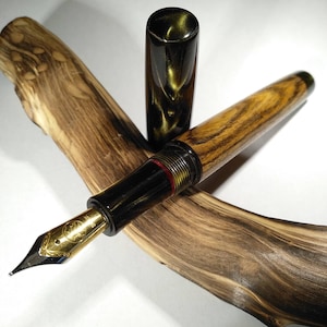 Stilografica kitless in bocote e acrilico/Bespoke fountain pen in bocote wood and kirinite