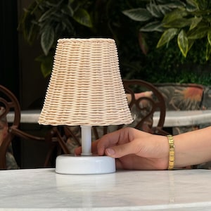 Pantalla de lámpara de ratán, iluminación de mesa de ratán, iluminación portátil a batería, iluminación de ratán inalámbrica con LED, estilo boho, restaurante, cafetería, pantalla de lámpara