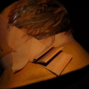 Feathered 1960&#39;s women&#39;s hat