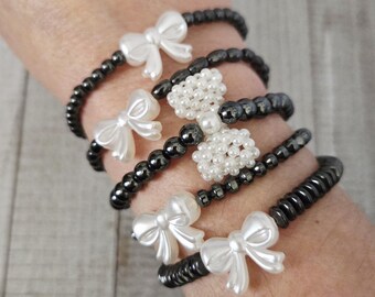 Perlen Schleife Hämatit Armband • Anthrazit Stretch Armband • Minimal stapelbar Schmuck Geschenk für Sie