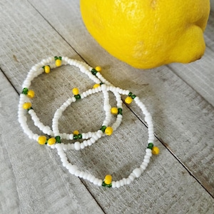Lemon Beaded Stretch Bracelet, Cute Citrus Jewelry, Beaded Fruit Jewelry, Lemon Charm Bracelet, Handmade Jewelry, Summer Gift for Her