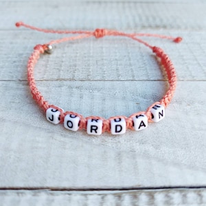 Pulsera con nombre PERSONALIZADA / Pulsera con nombre personalizada / Pulsera con tu palabra / Pulsera ajustable / Elige tu color / Pulsera de macramé con cuentas