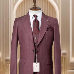 Burgundy Color Men’s Suit , Three Piece Peak Lapel, Flap Pocket, Men's Suit,Corporate Wear, Grooms Suit, Gift For Men, Men’s Wear,