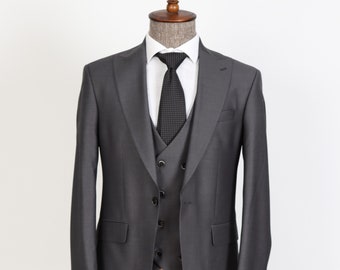 Gray Men’s Suit , Three Piece Peak Lapel, Flap Pocket, Men's Suit