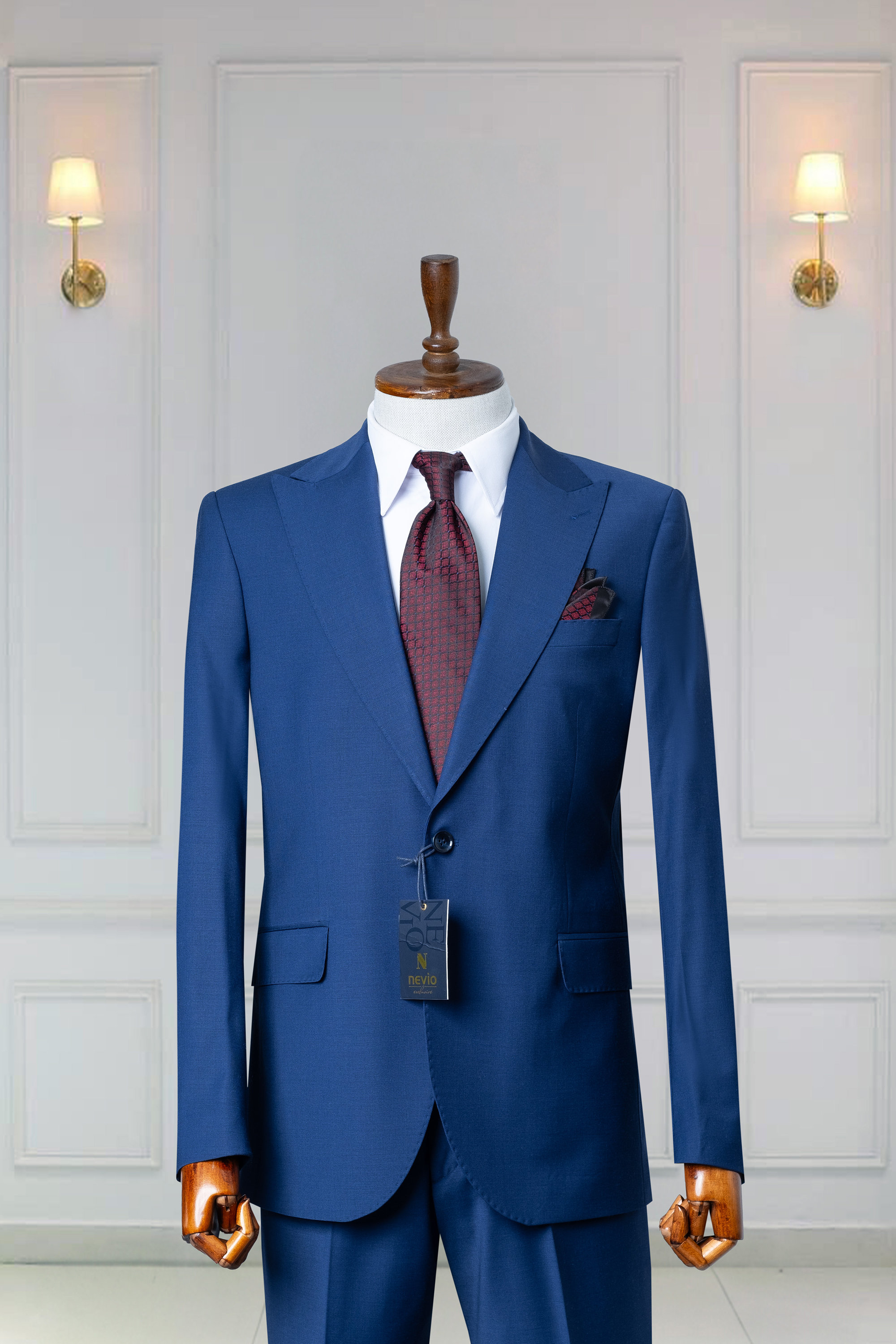 220's Woven Wool Men's Suit: Slim Fit Peak Lapel, Navy Blue