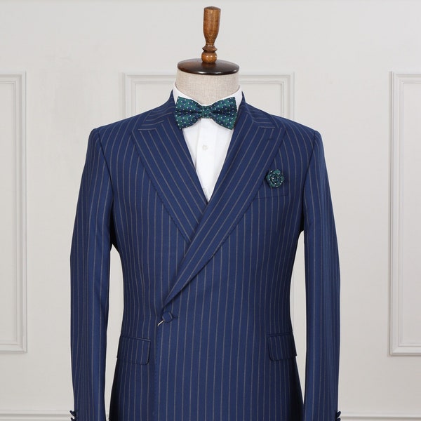 Traje de hombre de doble pecho azul marino Color de lana a rayas Material Pico Lapel, bolsillo de solapa, traje de hombre ajustado delgado, chaqueta y pantalones