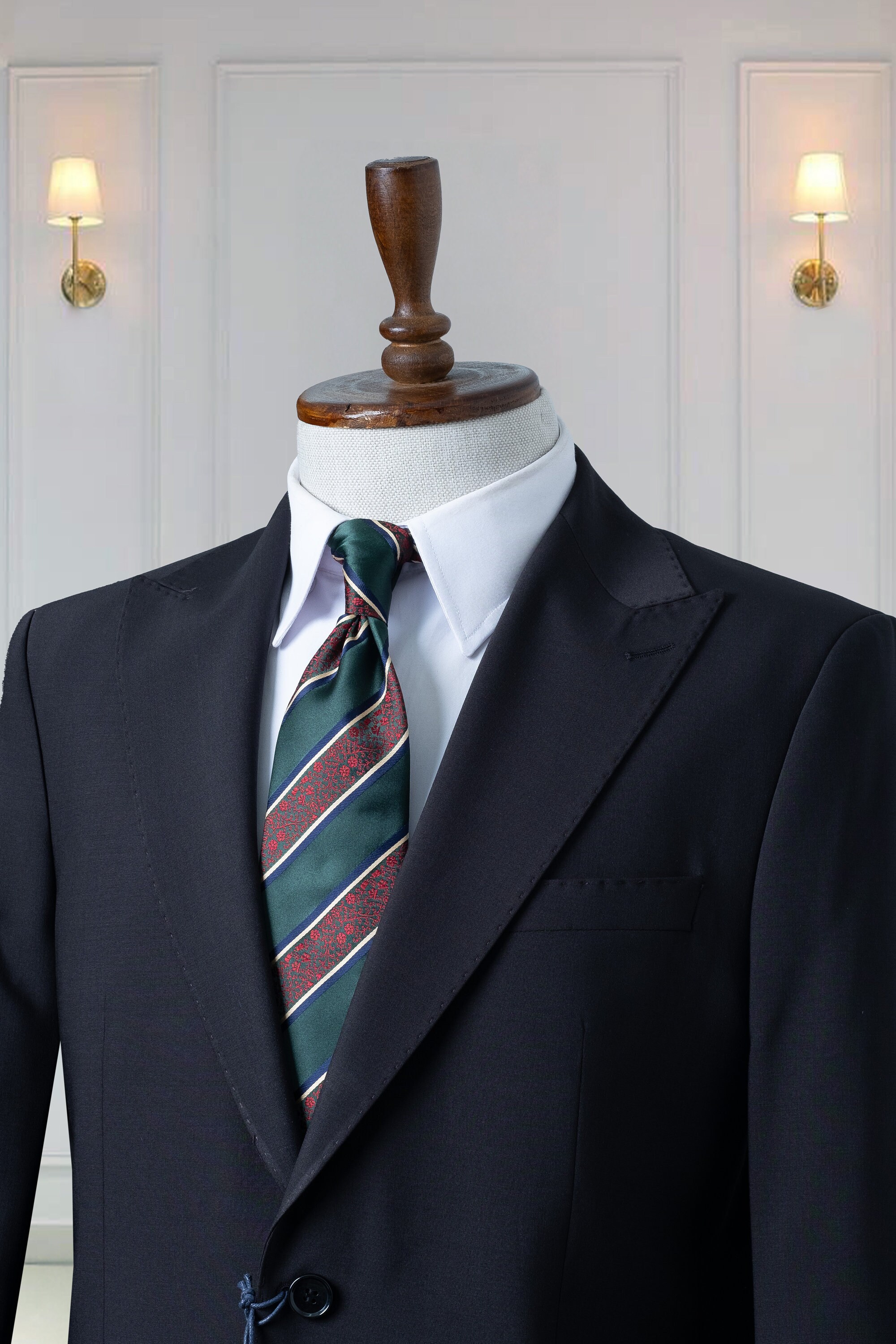 Classic Black Wool Suit: Slim Fit Peak Lapel, Pin Stitching