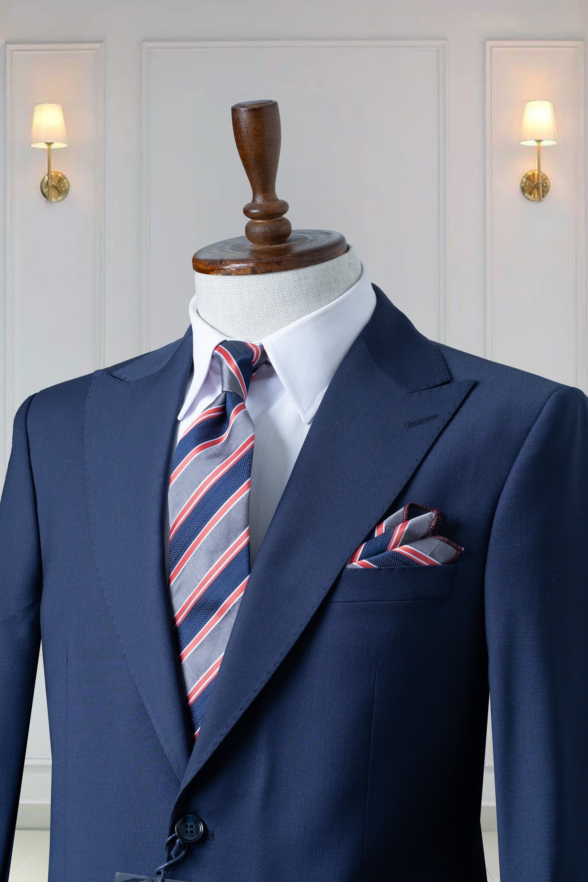 220's Woven Wool Men's Suit: Slim Fit Peak Lapel, Navy Blue