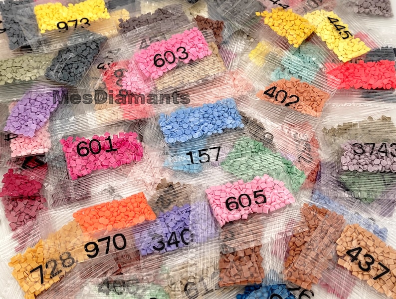 600 diamants DMC 3787 Loup Gris Sachets de strass ronds ou carrés, perles pour broderie diamant diamond painting image 1