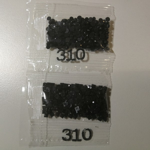 600 DMC 310 diamonds (Black) - Bags of round or square rhinestones, beads for diamond embroidery (diamond painting)