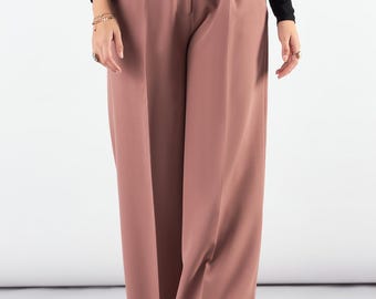 Pantalón clásico de corte recto, relajado, de talle alto y pernera ancha en tejido elástico color melocotón polvoriento