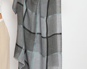 Bufanda rectangular de lana cálida con bordes deshilachados y estampado de cuadros de colores para mujer