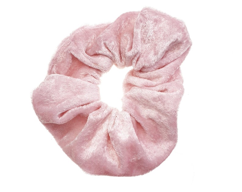 Pink velvet chouchou