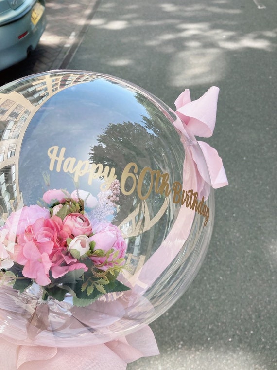 Bouquet de globo transparente con confeti personalizado  Decoración con  globos cumpleaños, Globos transparentes, Decoracion con globos largos