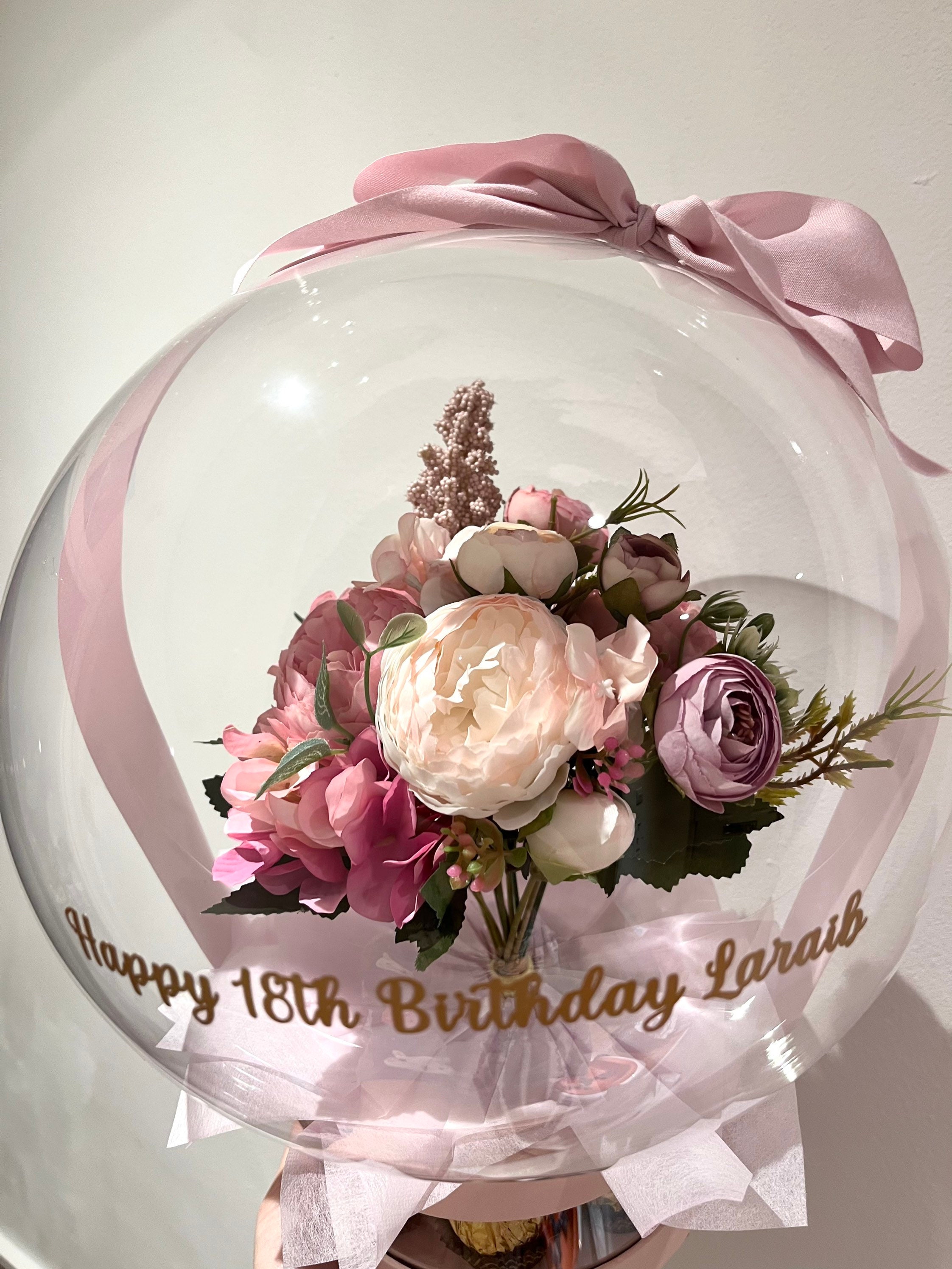 Composition ballon Montgolfière avec ballon transparent, mini-ballons,  arrangement fleurs
