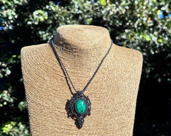 Colgante de macramé de malaquita, joyería de piedras preciosas de estilo hippie, regalo para ella