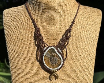 Colgante fósil de amonita, collar hecho a mano con piedra preciosa, regalo de cristal significativo