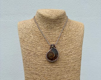 Collar de macramé con fósiles de amonita, collar de piedras preciosas envueltas, ideas de regalo para el Día de la Madre