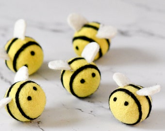 Handmade Felt Bees for Small World Play and Decor - Set of 5 Bees, Needle Felted Cute Bee Gift, Christmas Decorations