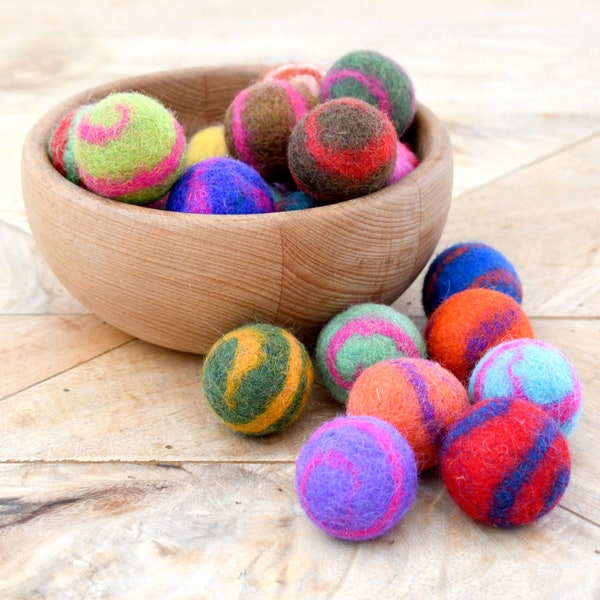 Regenbogen Wollfilz Pom-Poms, 3cm Filzbommeln, Handgefertigte Filzbommeln für Kleinkinder, Weihnachten - Dieses Angebot ist für 6 Bälle, verschiedene Farben :-)