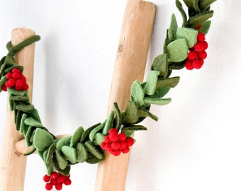 Felt Leaf and Red Berries Garland, Felt Holly Garland, Christmas Wall Decoration, Felt Decorations, Felt Leaf Garland