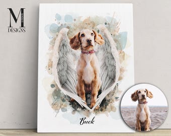 Puede incluir: Una pintura de acuarela de un perro marrón y blanco con alas de ángel. El perro está mirando hacia arriba y el fondo es un suave lavado de acuarela de azul y marrón. El nombre del perro, "Buck", está escrito debajo de la imagen.