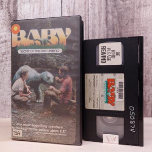 Baby: Geheimnis der Verschollenen Legende (1985) | Gebrauchte VHS Kassette | Filmklassiker Sammlerstück