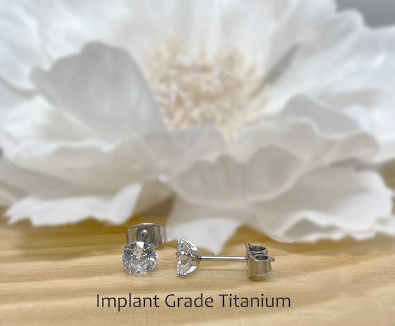 Pair of Prong Set 5 CZ Flower Earrings Pair of Prong Set 5 CZ Flower Earrings