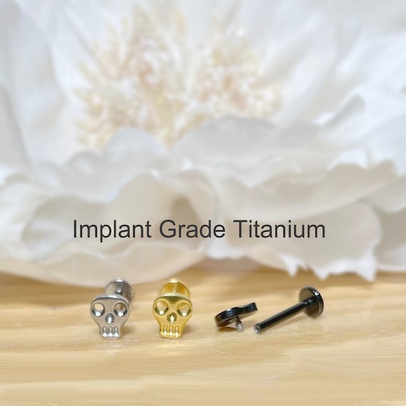 Implant Grade Titanium Skull Internally Threaded Flat Back Labret Implant Grade Titanium Skull Internally Threaded Flat Back Labret