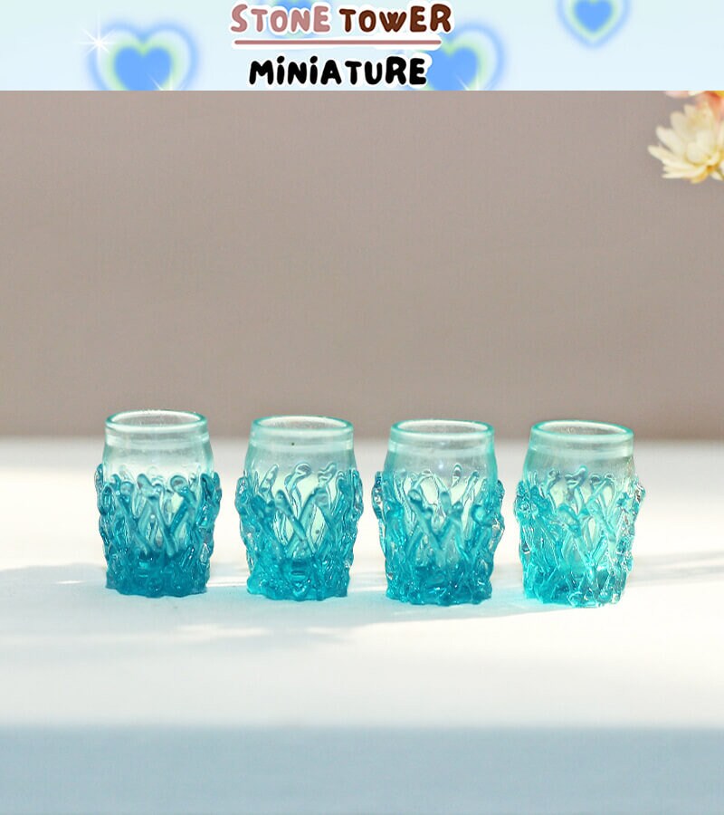 Set Di 4 Bicchieri In Miniatura Con Latte Per Casa Delle Bambole &ndash; Scala 1:12 Aztec G7258