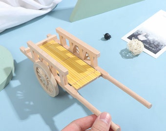 1:12th Pull lungo in legno giocattolo mattoni Doll House Miniature Nursery Trolley 