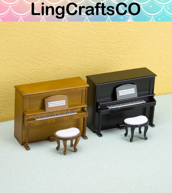 Mini Piano 1:12 Pour Maison De Poupée – Instrument Blanc Avec Banc Et Partition – Décoration Musicale Réaliste Pour Miniature