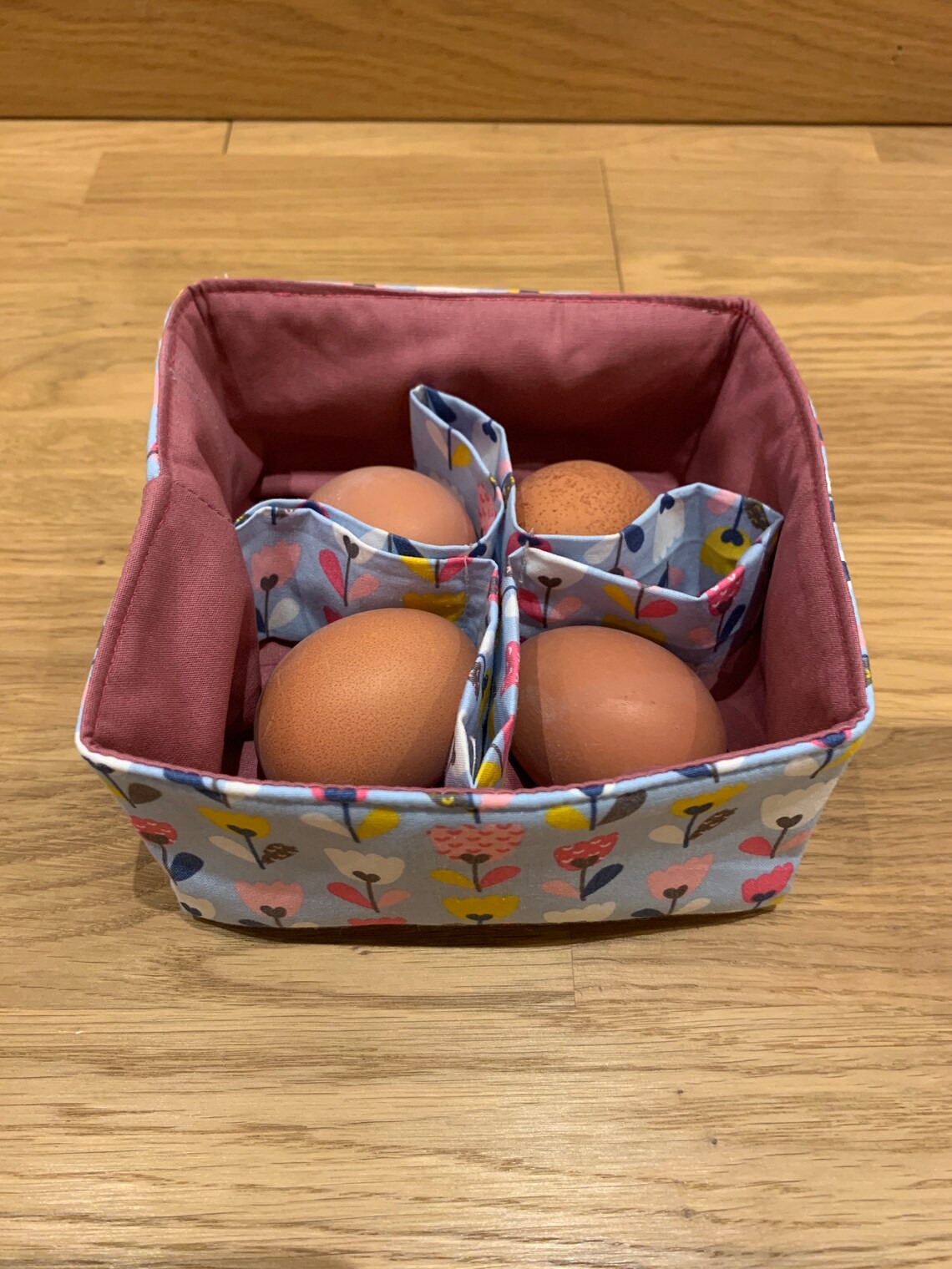 Geflochtener Eierkorb Aus Rattan - Natürlich Und Dekorativ