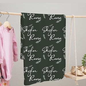 Personalisierte Swaddle-Decke, Baby-Dusche-Geschenk, neues Baby Geschenk, geknotete Hut Set, Neugeborene Wickeldecke, Krankenhausdecke, neue Mutter Geschenk