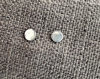 Small disc earrings stud, Sterling Silver dot earrings, rustic earrings, minimalist earring studs, hand forged solid silver post earrings