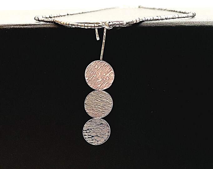 Sterling Silver circle jewelry//hammered silver pendant necklace//unique accessory