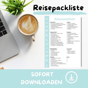 Könnte beinhalten: Eine deutsche Reise-Packliste mit Kategorien für Dokumente, Hygiene, Kleidung und mehr. Links sind eine Tasse Kaffee mit Latte Art und ein Laptop zu sehen. Die Worte "SOFORT DOWNLOADEN" stehen unten.