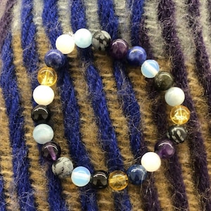 Personalisiertes und einzigartiges Lebensweg-Armband aus Natursteinen für Kinder, Jugendliche und Erwachsene.