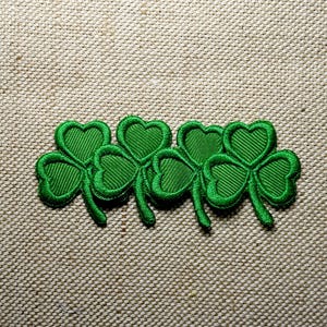 4 st broderade strykmärken med klöverblad (3,8 x 3,8 cm)