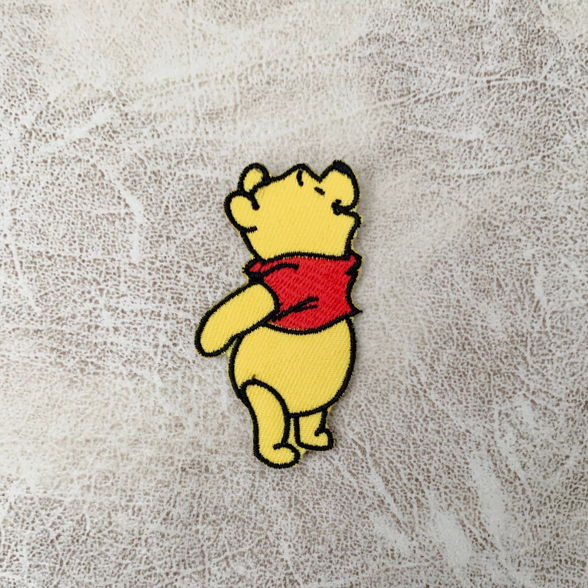 ELLU Winnie The Pooh Patch – Gesticktes Abzeichen, 7x5,5 Cm, Zum Aufbügeln & Aufnähen