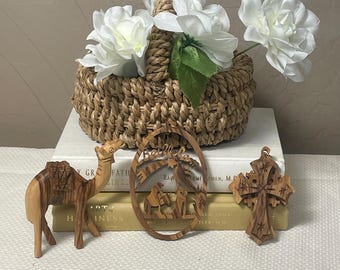 Vintage Olive Wood Nativity Set – Hand Carved Bethlehem Scene, Camel & Cross Bundle, Holy Land Souvenir Decor