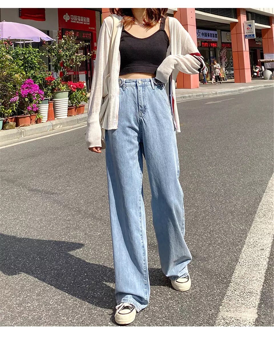 wide leg blue jeans outfit