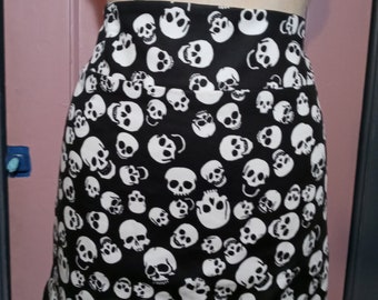 Skull patterned fitted skirt