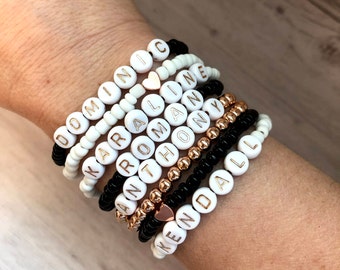 Personalisiertes Namensarmband: Benutzerdefinierter Schmuck mit Anfangsbuchstaben