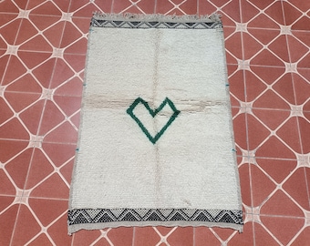 tapis Taznakht mignon, tapis surdimensionné en laine Blanc Et Noir noué à la main exquise , Zanafi taznakht ,Mattor berber Taznakht