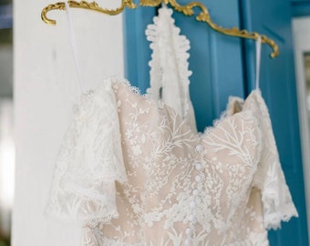 Percha de latón ornamentada para vestidos de novia, percha dorada vintage para vestidos de novia, ideal para fotografía.