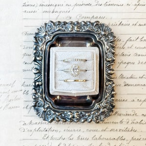 TRIPLE Samt-Ringbox für Hochzeiten Fotografie Requisiten oder Flat Lay Styling