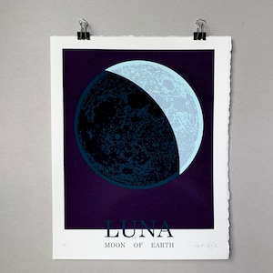 Luna, der Mond der Erde Handgemachter Siebdruck in limitierter Auflage (28x35 cm)