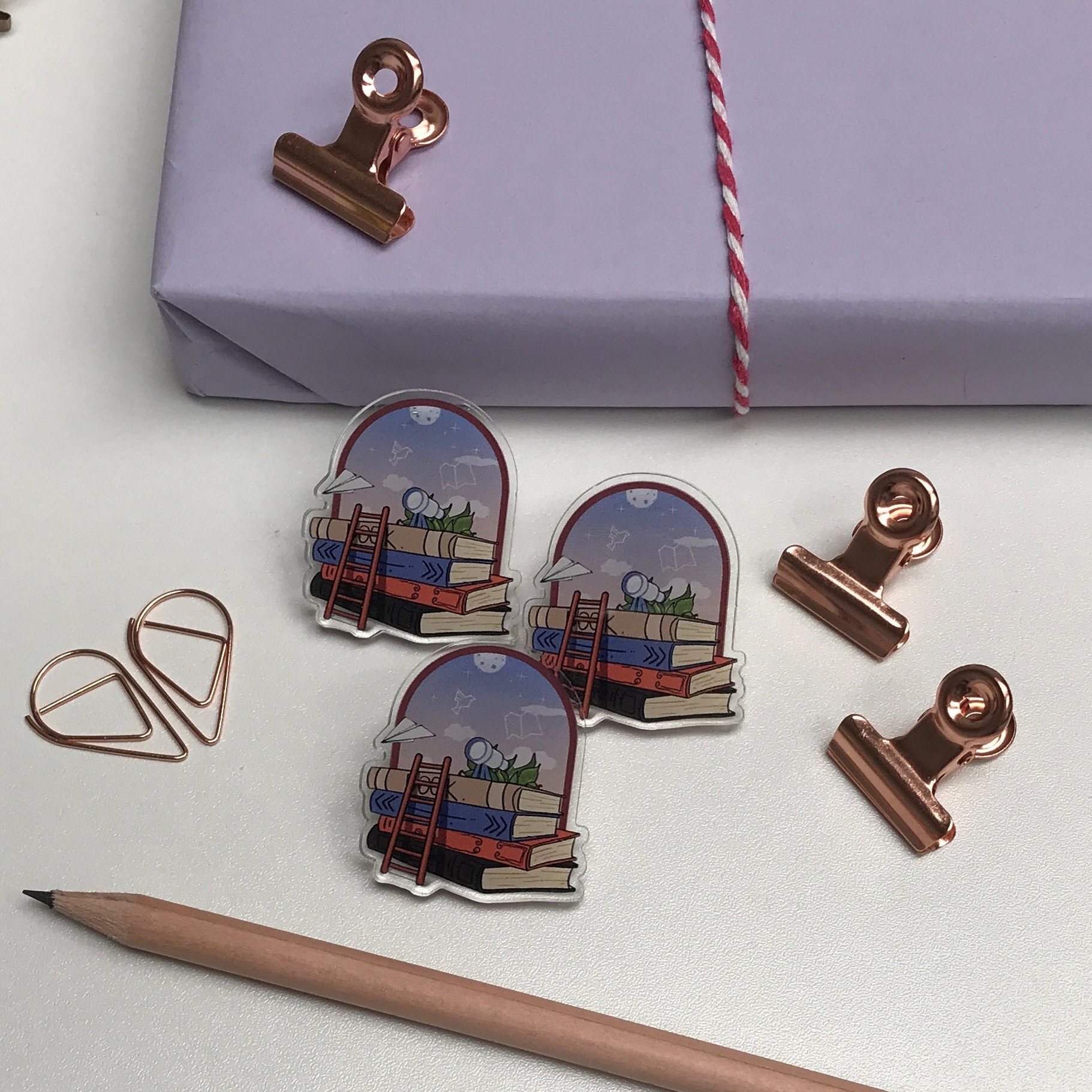 Bookish pin Book pin wooden pin acrylic pin Stargazer Etsy.de