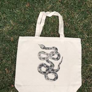 Bolsa de mano con forma de serpiente